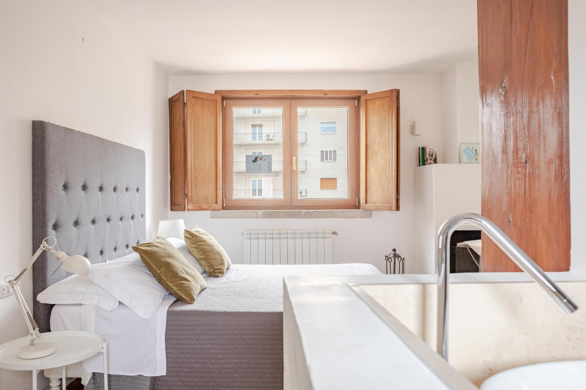 Bari Landlord 71 - Central Rooms Esterno foto